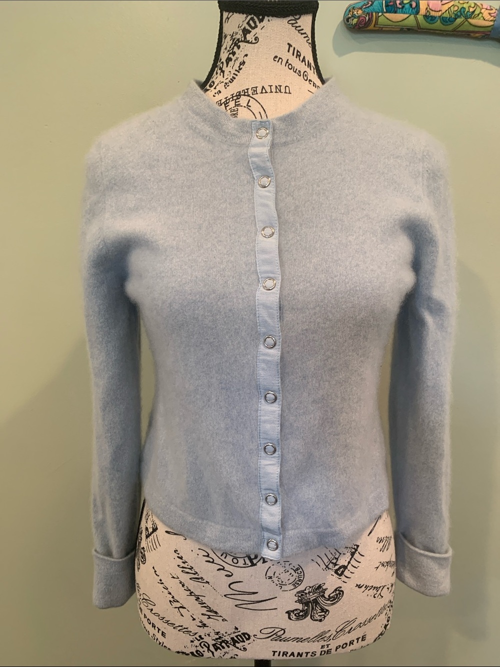 100% Cashmere Approx. Women’s XS / Small Baby Blue Snap Front Cardigan Sweater